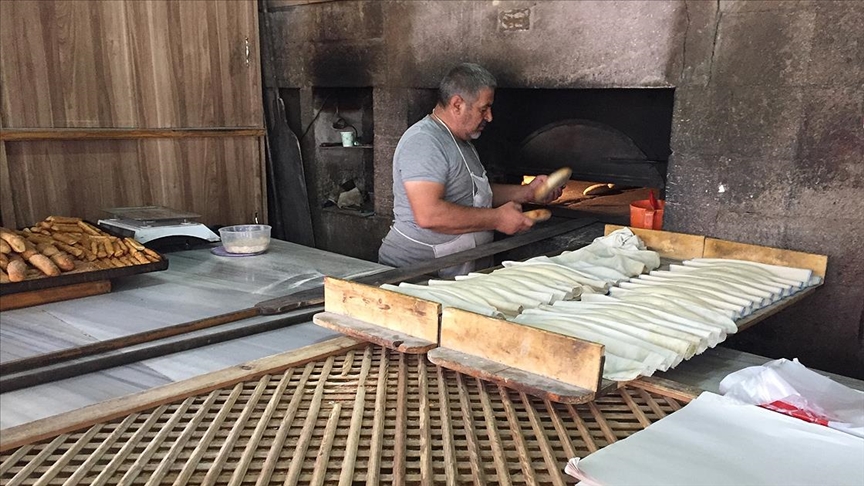 300 yıllık tarihi taş fırında 6 kuşaktır ekmek üretiliyor