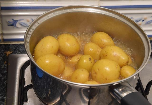 Patates nasıl haşlanır? Kaç dakikada haşlanır? Patates haşlamanın püf  noktaları - Yemek Tarifleri