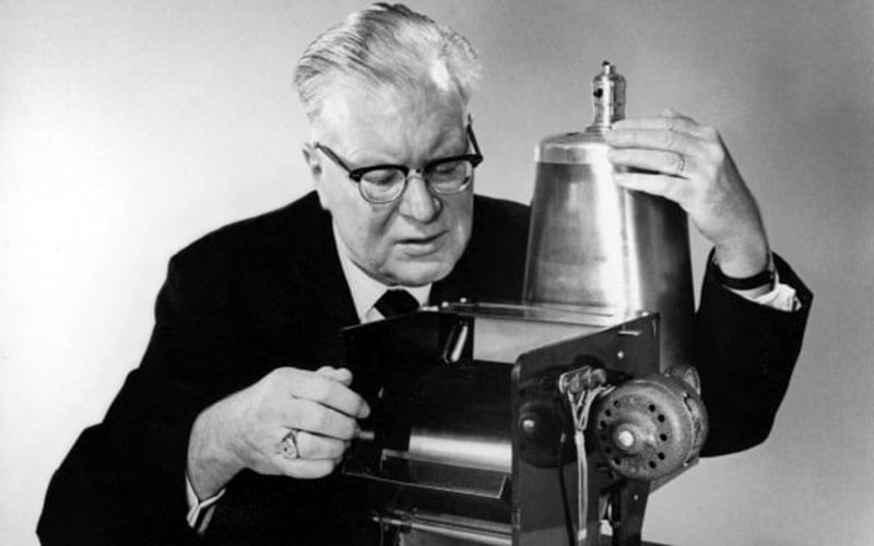 Chester Carlson'un hayatı ve fotokopi makinesinin icadı blog sayfamızda...